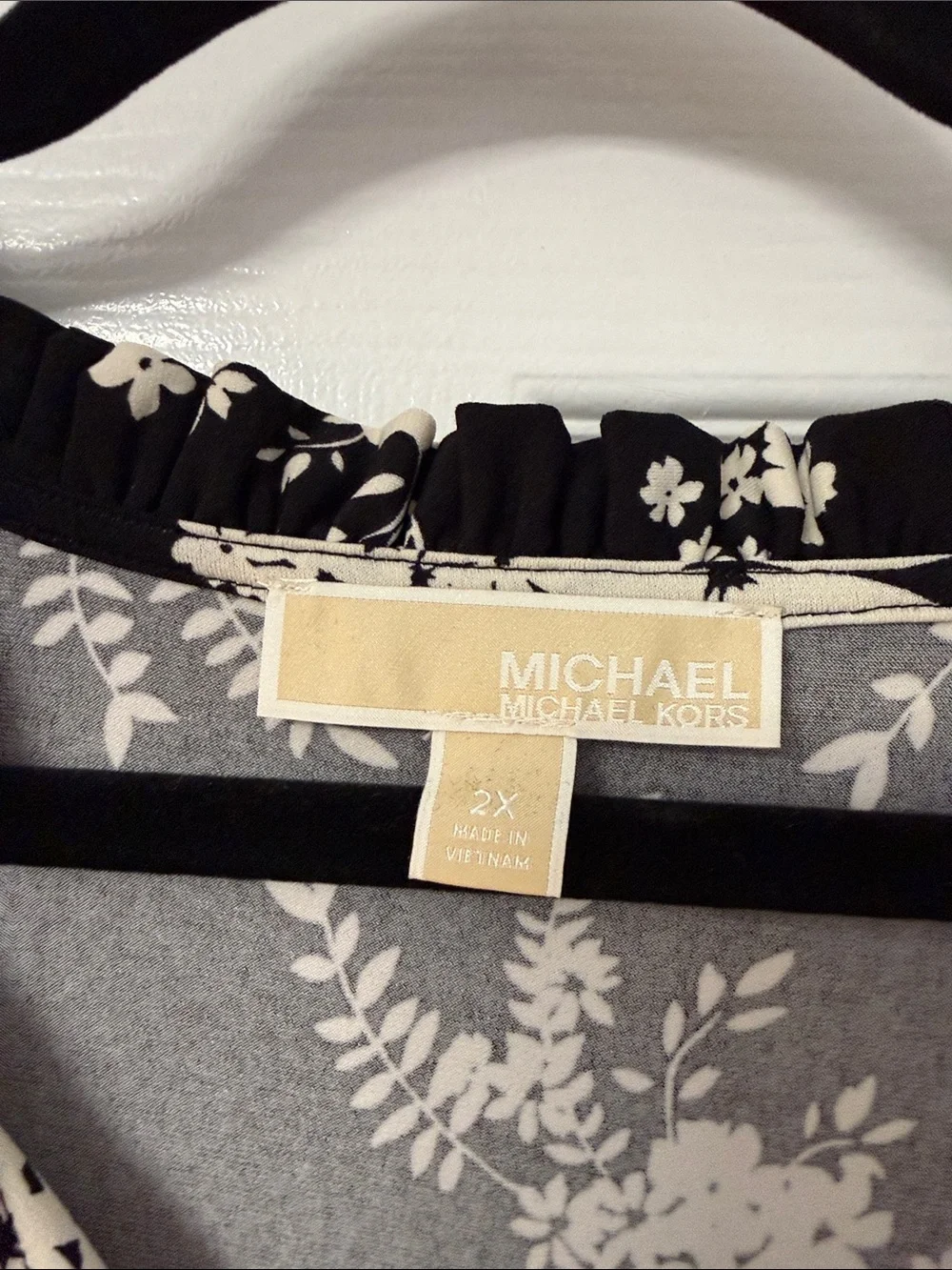 Michael Kors Black & Cream Floral Sleeveless V-Neck Dress
